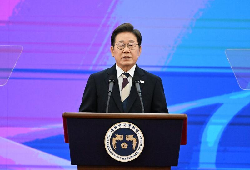 第２１代大統領の就任宣誓式で演説中のイ・ジェミョン大統領=４日、ソウル、国会写真記者団