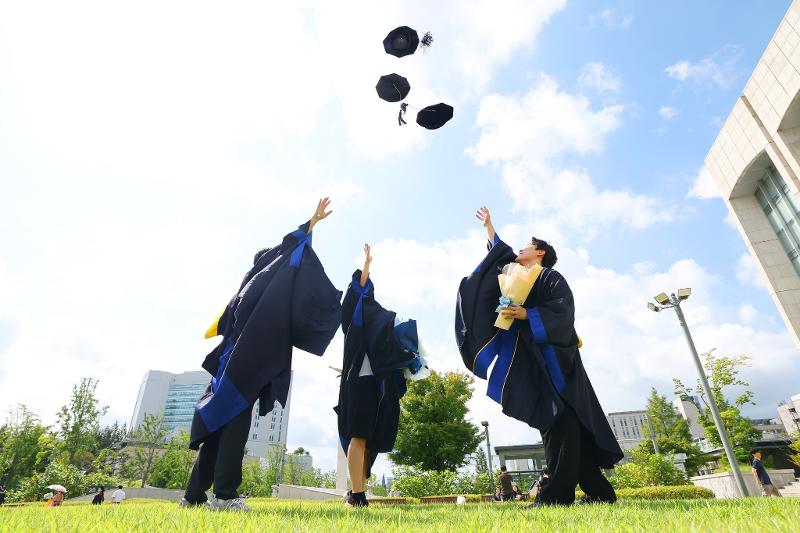 写真は、延世大学で行われた学位授与式＝先月２９日、ソウル、イ・ジョンウ