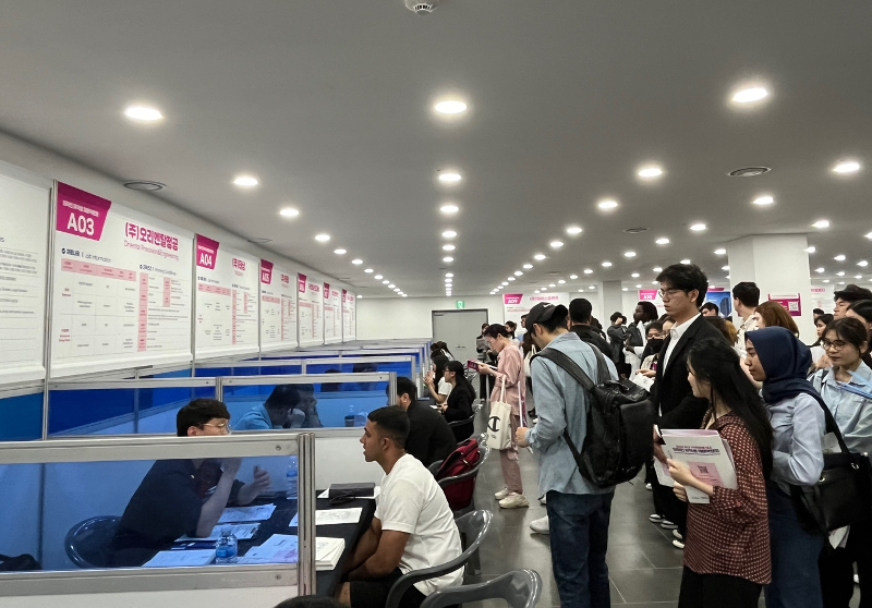 写真は、「２０２４外国人留学生採用博覧会」の様子＝２０２４年５月、釜山、釜山グローバル都市財団