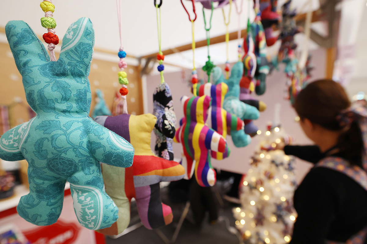 ２１日、ソウル・東大門（トンデムン）デザインプラザで「２０２５大韓民国観光記念品博覧会」が開かれた。今回の博覧会では、Ｋ－グッズの最新トレンドが一目でわかる。開催期間は２３日まで。