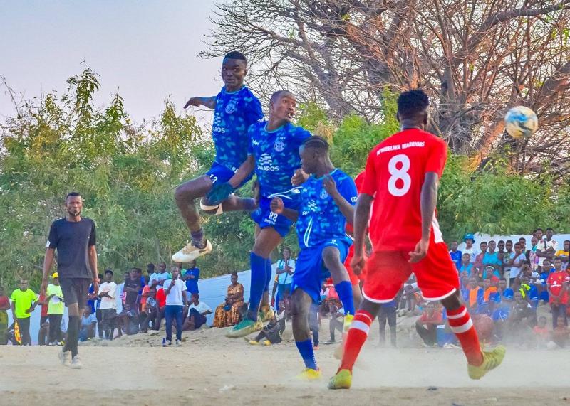 「チズムル・ユナイテッド」が「ウンベルワ・ウォリアーズ」と対戦する様子＝２０２５年１１月１３日、マラウイ・チズムル島、チズムル・ユナイテッド公式フェイスブック