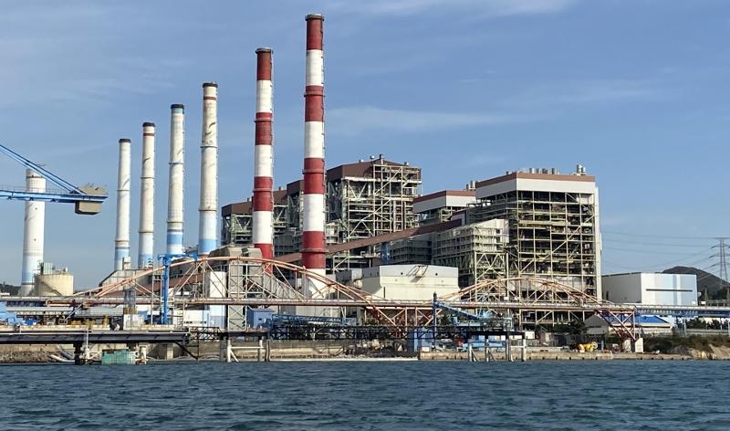 写真は、２０２０年１２月に早期閉鎖された忠清南道保寧火力発電所１、２号機＝忠清南道・保寧、忠清南道