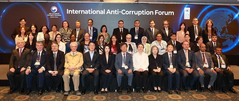 国民権益委員会と国連開発計画（ＵＮＤＰ）ソウル政策センターは、「韓国・ＵＮＤＰ国際腐敗防止フォーラム」を開催し、韓国型腐敗防止モデルの国際的な普及拡大の成果を共有した＝２日、ソウル、国民権益委員会