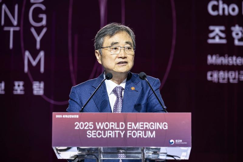 「２０２５世界新安保フォーラム」で演説するチョ・ヒョン外交部長官＝昨年９月、ソウル、外交部