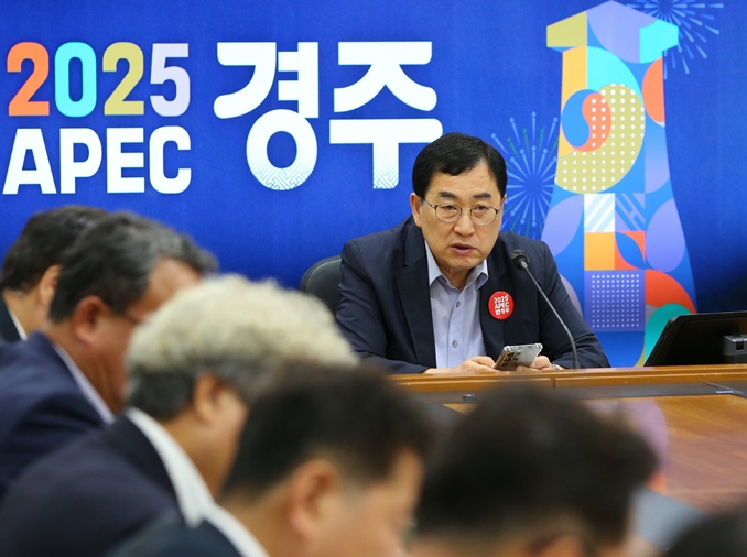 ＡＰＥＣに備えて、２０カ国語通訳体系を構築