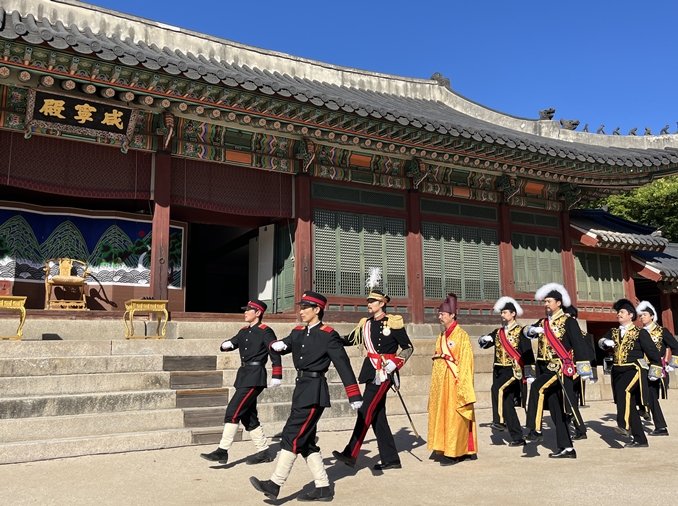 １２５年前の外交の舞台へタイムスリップ 徳寿宮で出会う大韓帝国