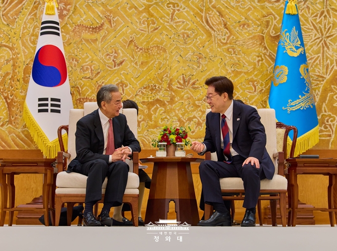 李大統領、王毅・中国外相と会談