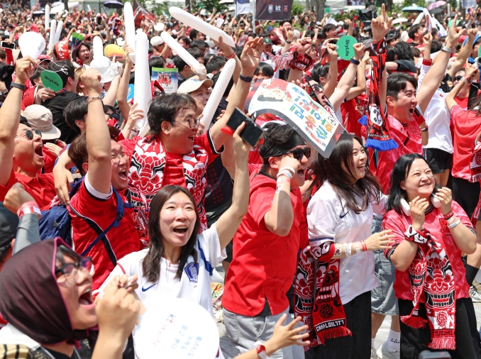 サッカーＷ杯の韓国代表、初戦でチェコに逆転勝利