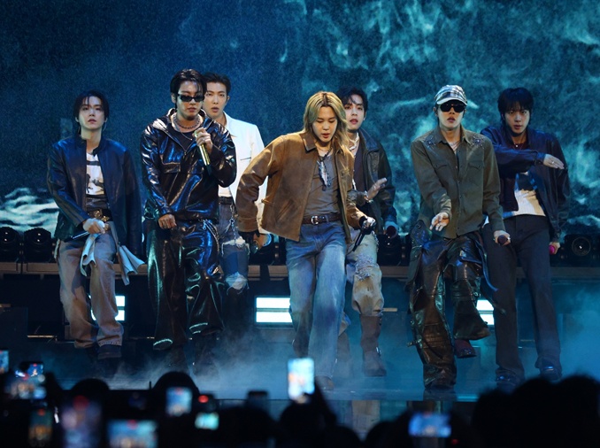 BTS、米MTV・VMAで3冠