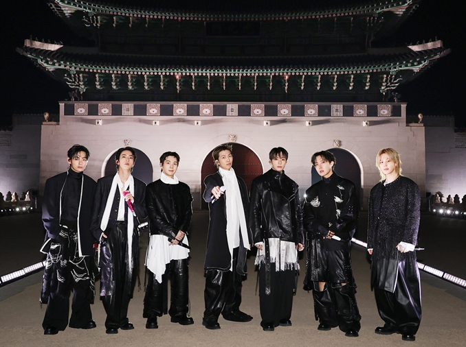 ＢＴＳが光化門で復帰公演、世界に響き渡った「ＡＲＩＲＡＮＧ」