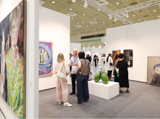 ビエンナーレ・アートフェアが全国で開催
