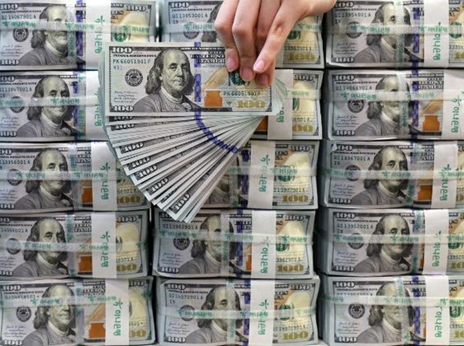 ８月の外貨準備高４４２２億ドル