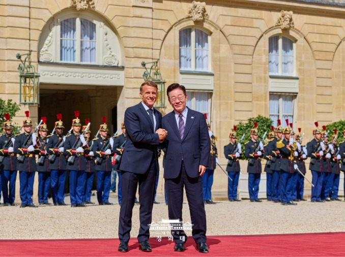 韓国・フランス首脳会談　国防・ＡＩ分野で協力拡大へ