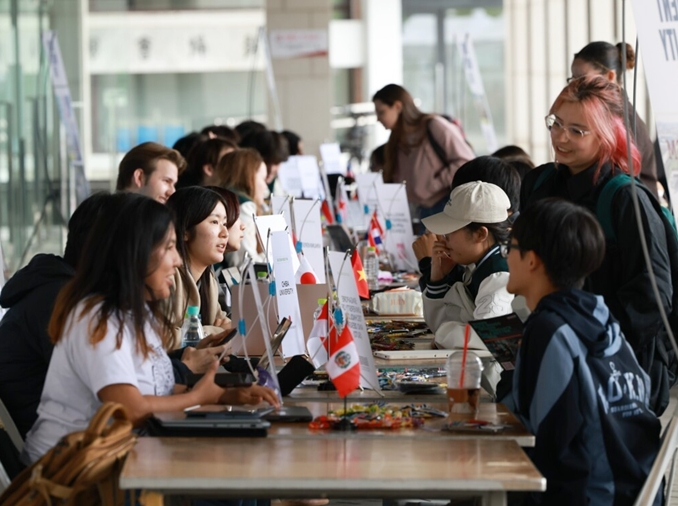 教育部、外国人留学生政策を「質重視」に転換