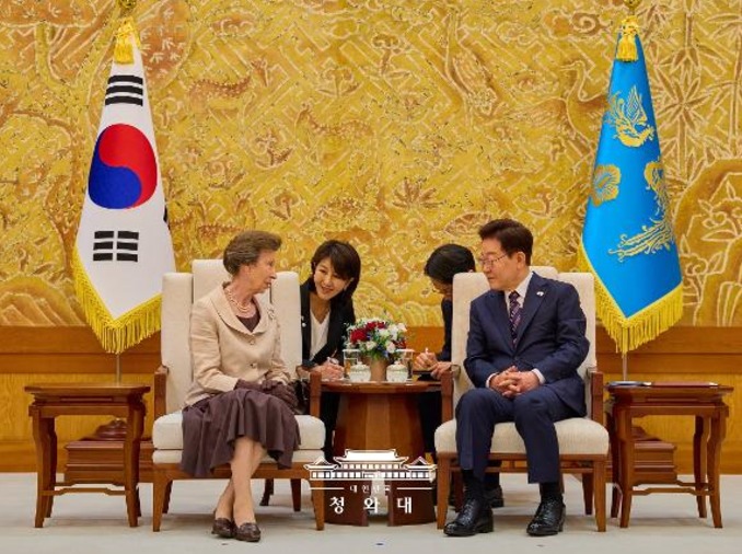 李大統領、英国のアン王女と会談