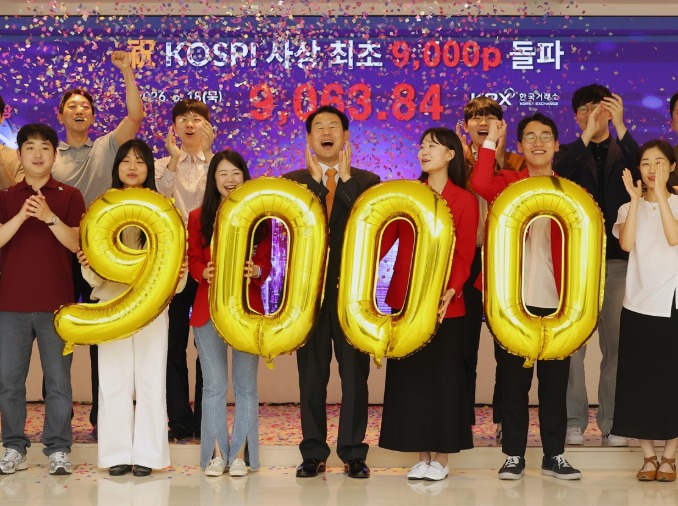 コスピ、史上初の９０００突破